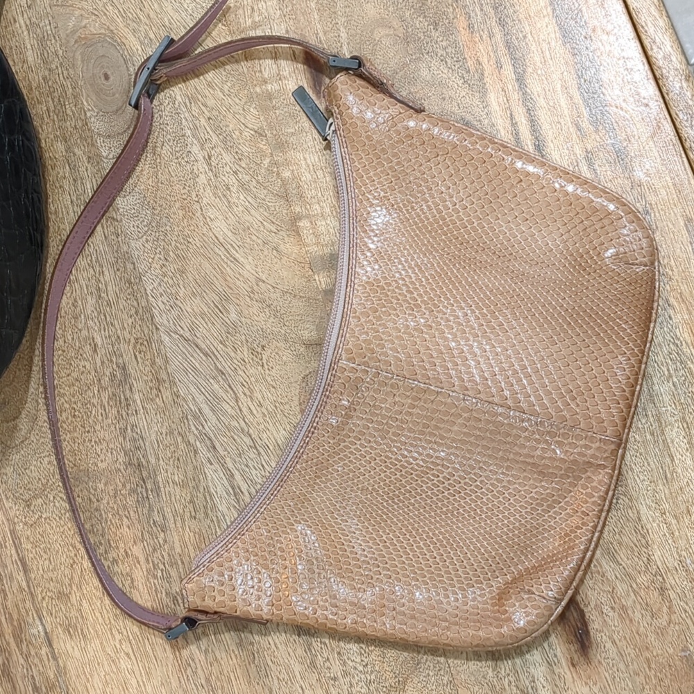 GUCCI Vintage Python Shoulder Bag From Their Exotic Leather Collection - Picture 3 of 17